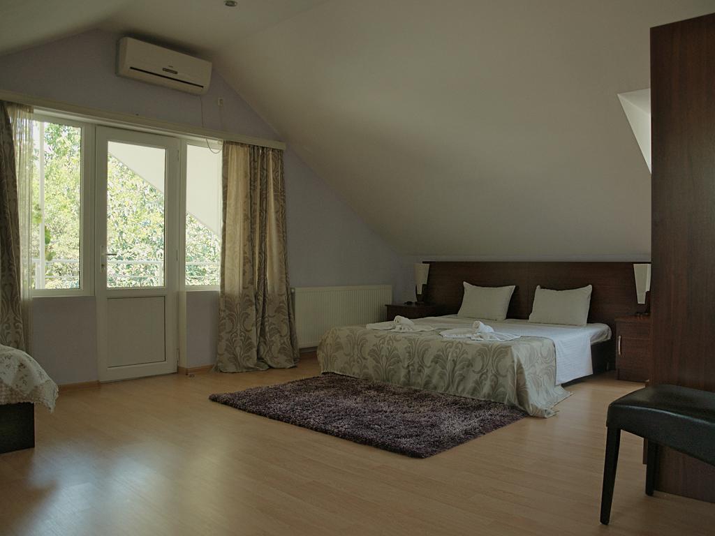 Hotel Tbilisi Garden Quarto foto