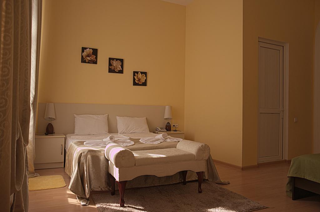 Hotel Tbilisi Garden Quarto foto