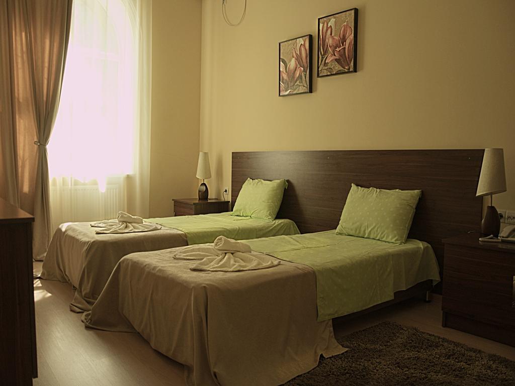 Hotel Tbilisi Garden Quarto foto