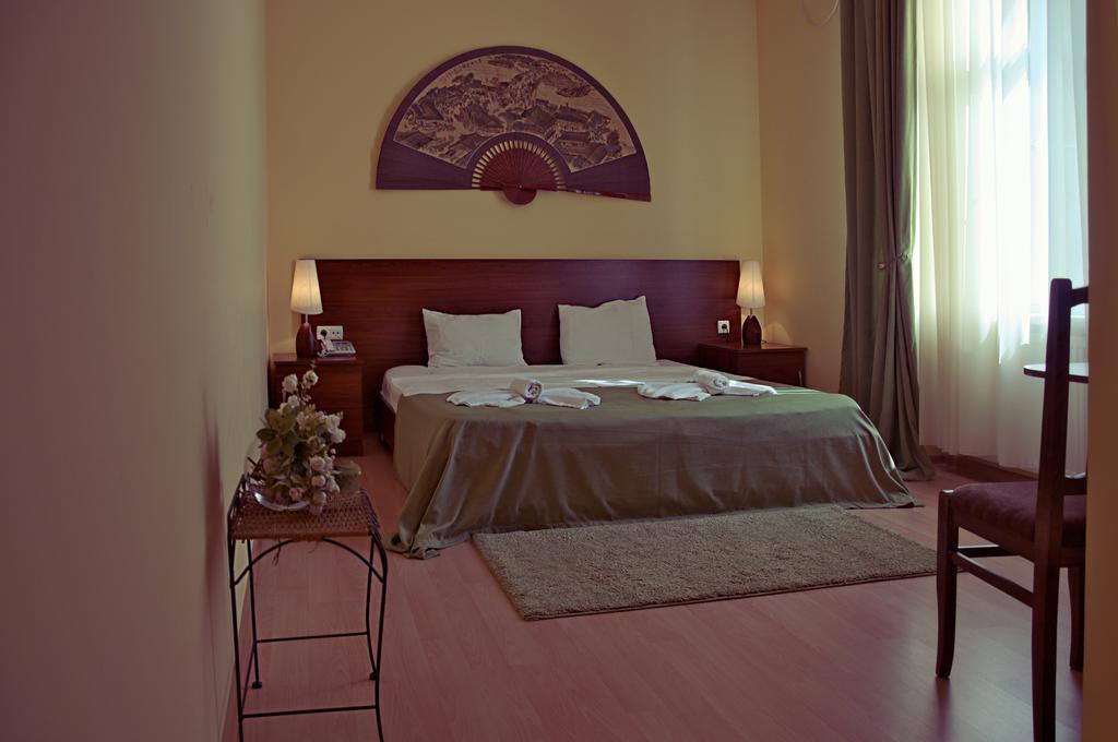 Hotel Tbilisi Garden Quarto foto