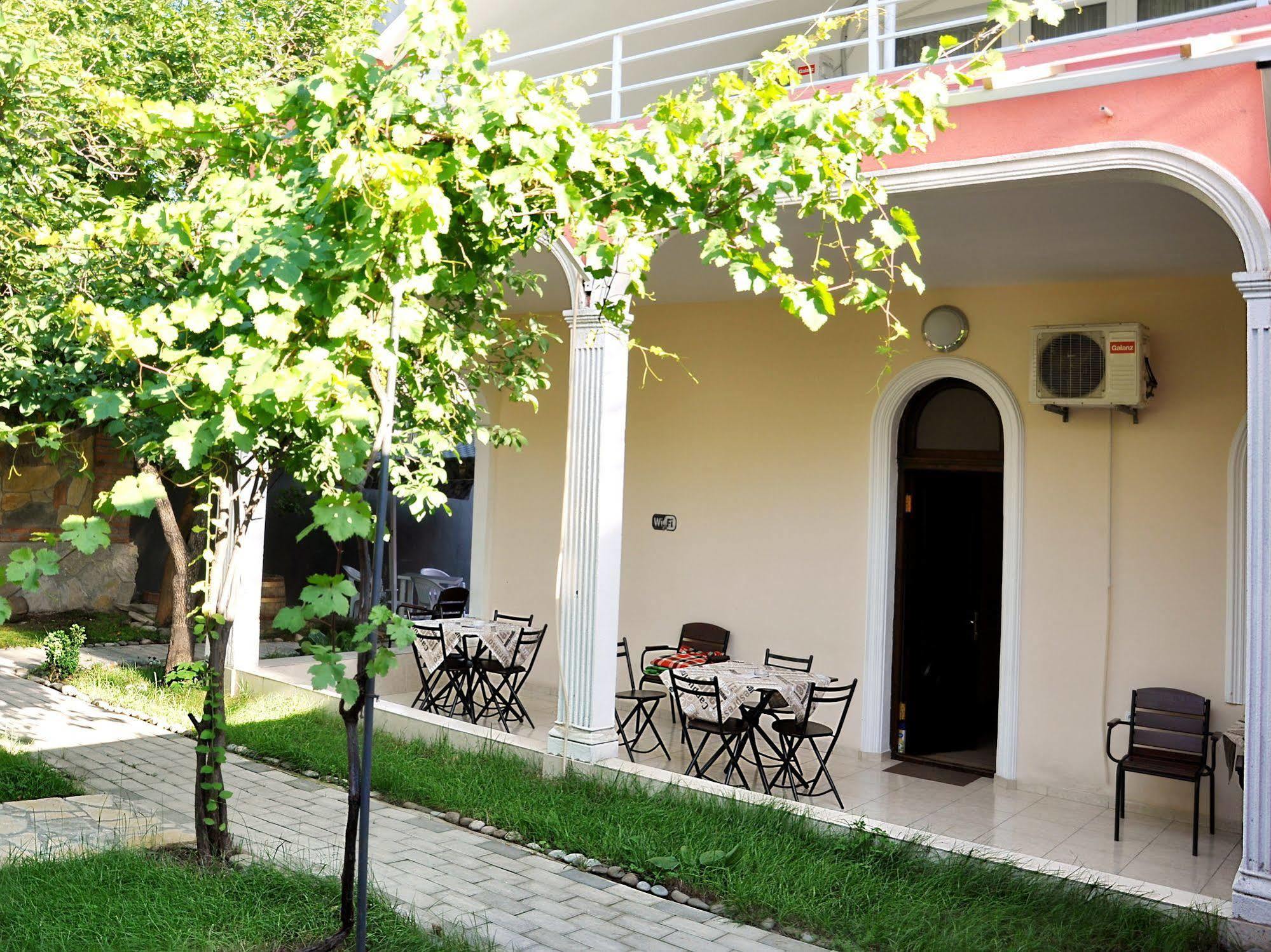 Hotel Tbilisi Garden Exterior foto
