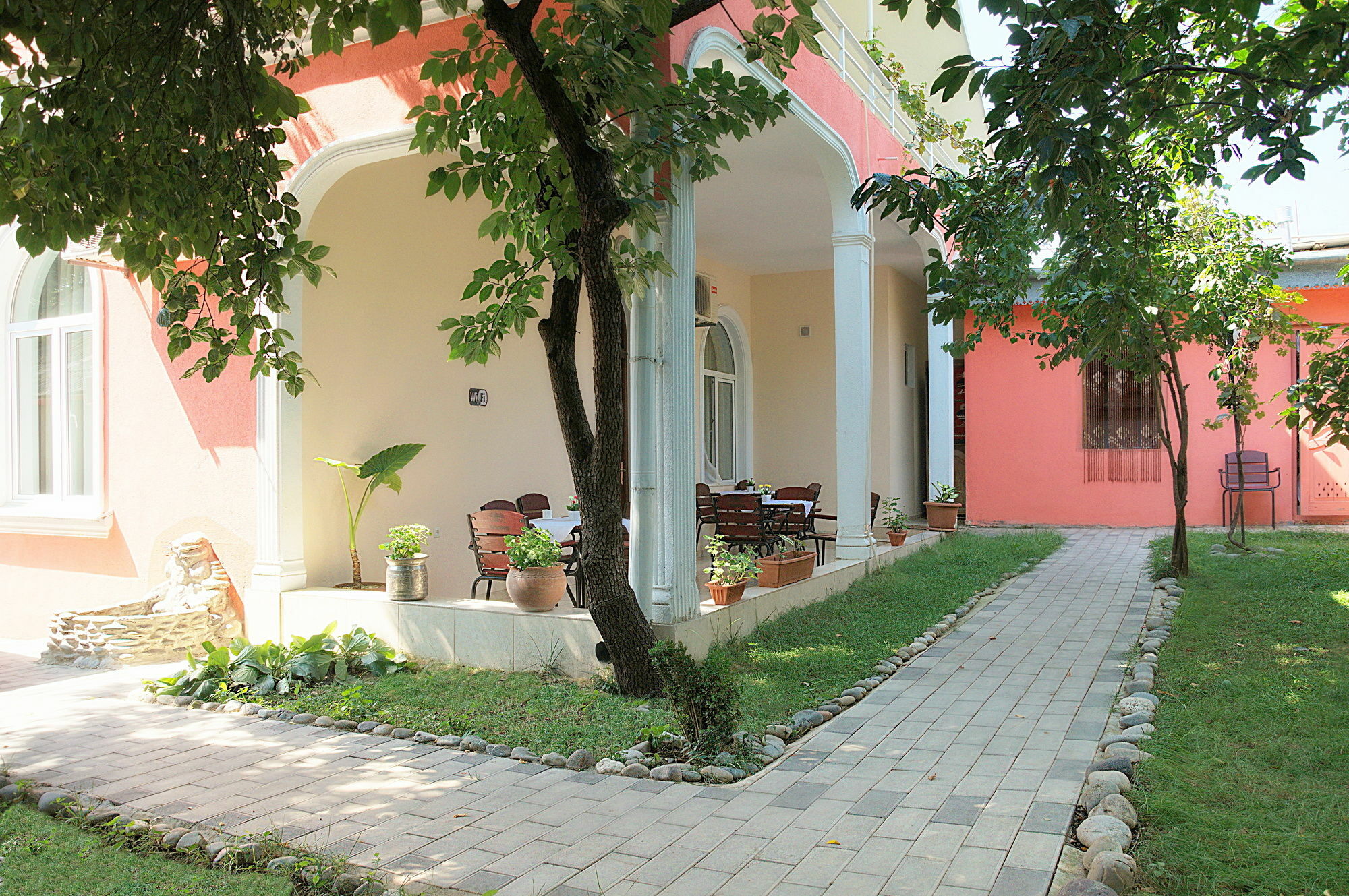 Hotel Tbilisi Garden Exterior foto
